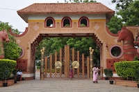 Collection O Hi-Tec City Center Metro Station Hyderabad Formerly Hotel Blue Dawn