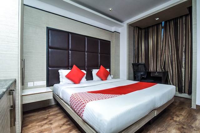 OYO Royal Heights Near Satyam Inox Patel Nagar