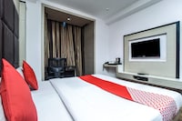 OYO Royal Heights Near Satyam Inox Patel Nagar