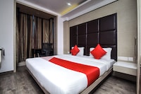 OYO Royal Heights Near Satyam Inox Patel Nagar