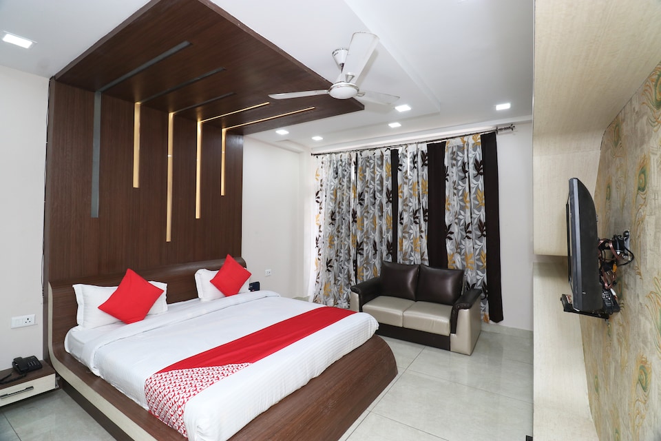 OYO 19708 रेनबो गोल्ड इन, Vikas Nagar Lucknow, लखनऊ