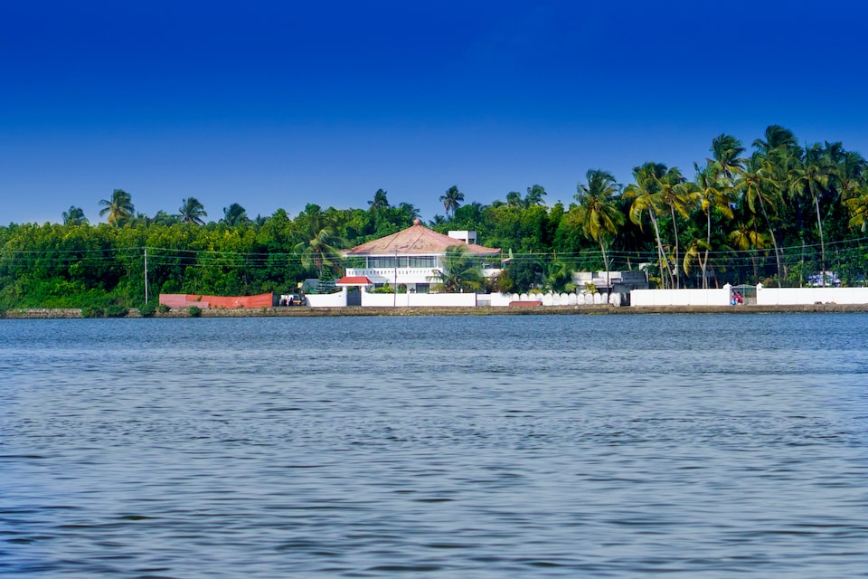 OYO 19715 Island House Marine Drive, Kochi Fort, Kochi