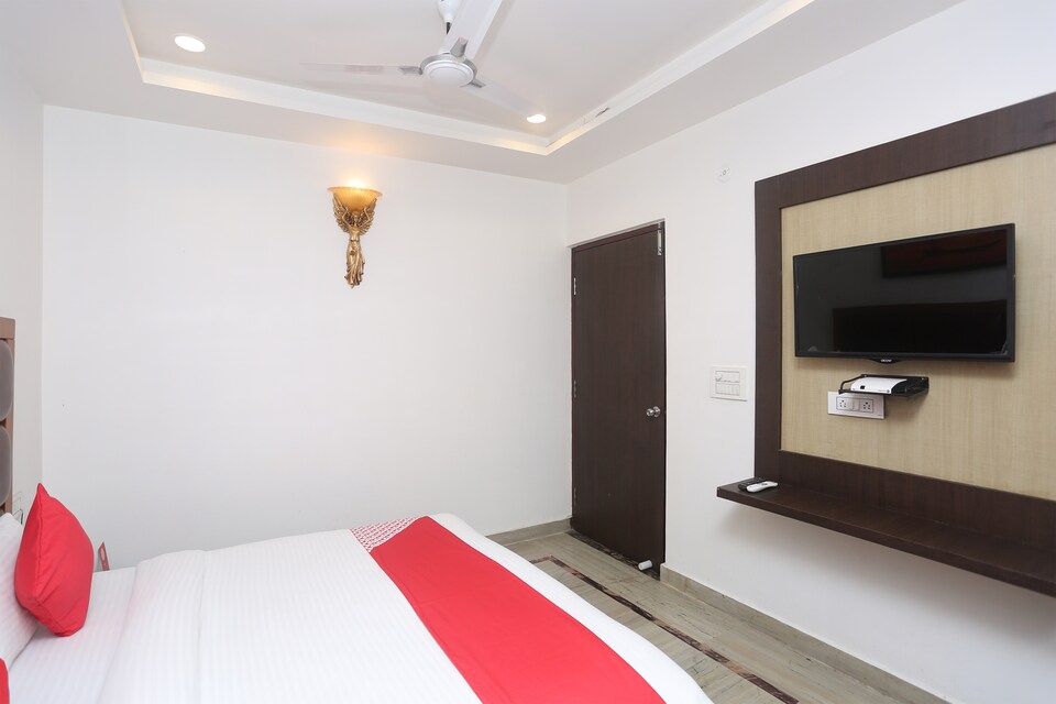 Capital O 19743 Hotel Taj Green, Taj Ganj Agra, Agra