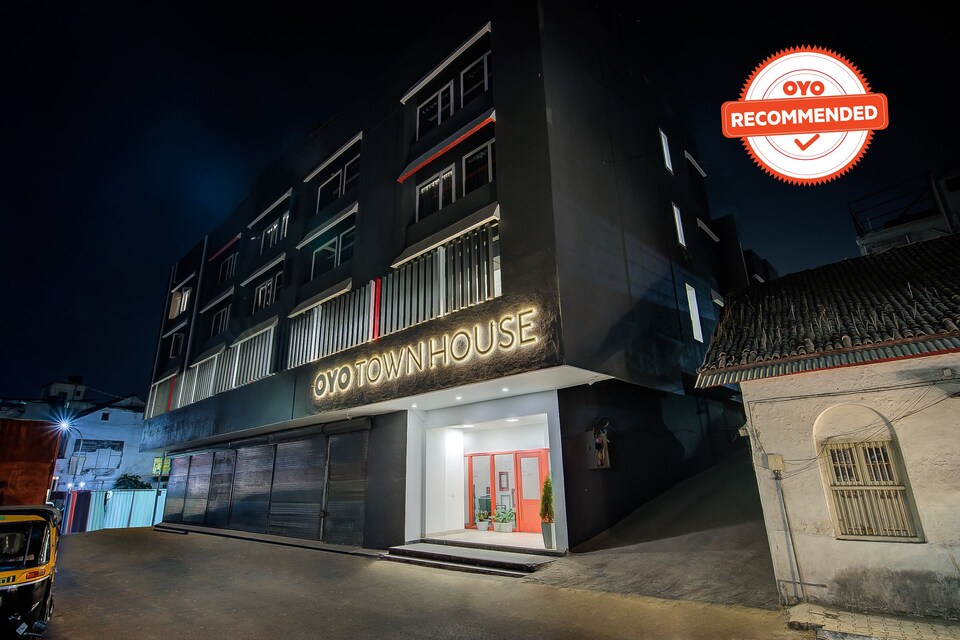 Oyo Townhouse 063 M G Road Townhouse Pune Book 2904