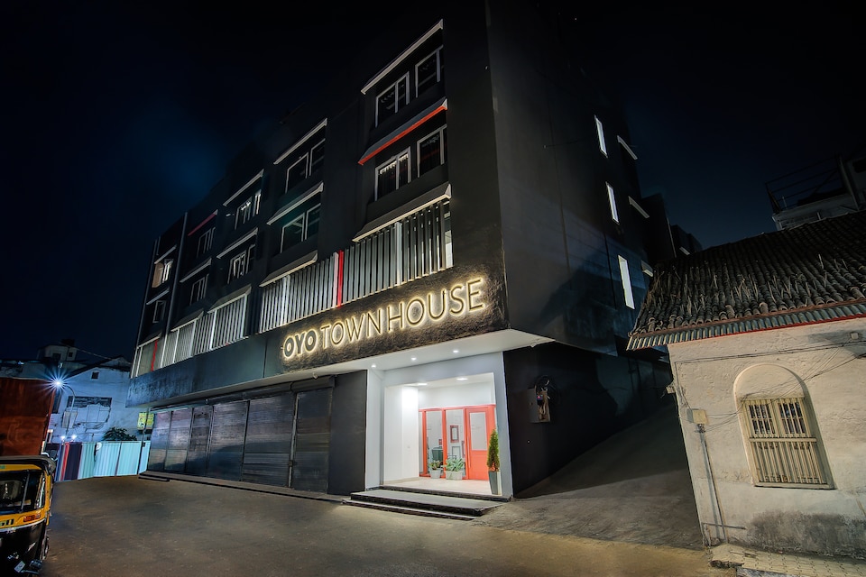 OYO Townhouse 063 M G Road, Pune Camp, Pune