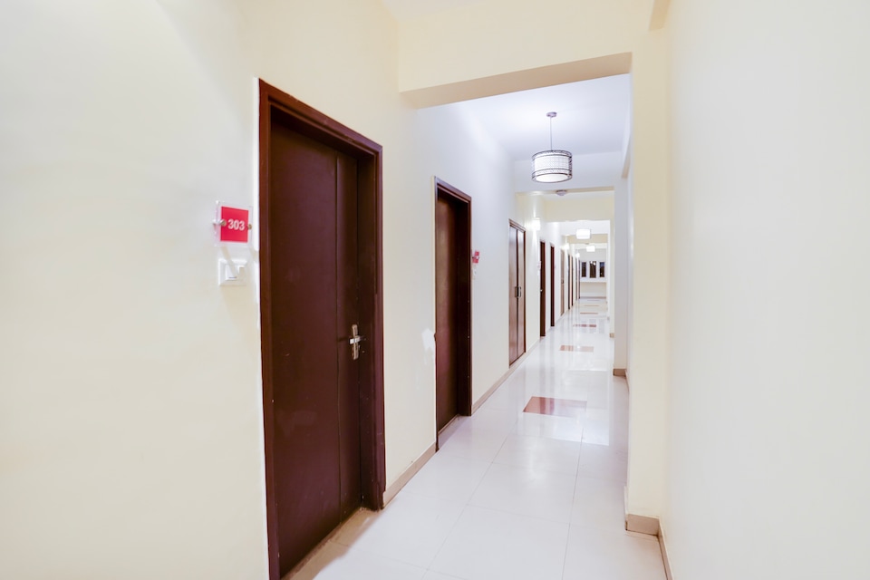 Super Townhouse Oak Silver City Chowk Formerly HW Residency, Rajpur Road Dehradun, देहरादून