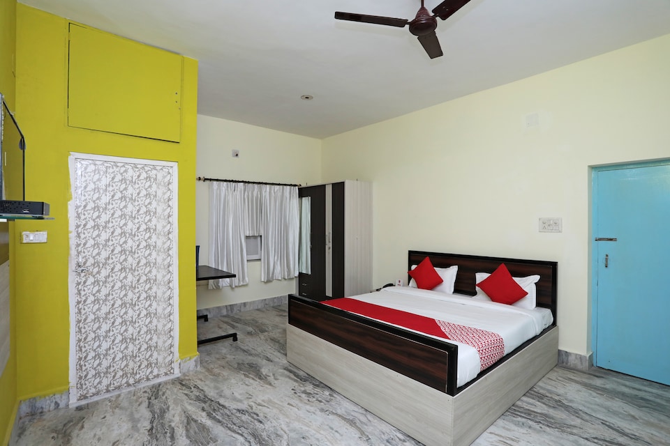 OYO 19761 Royal Vintage, Chandrasekharpur, Bhubaneswar