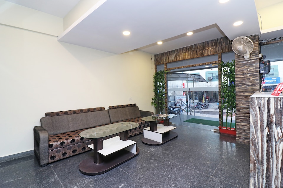 OYO Flagship 19770 Hotel Yatrik Inn, Station Road, Raipur
