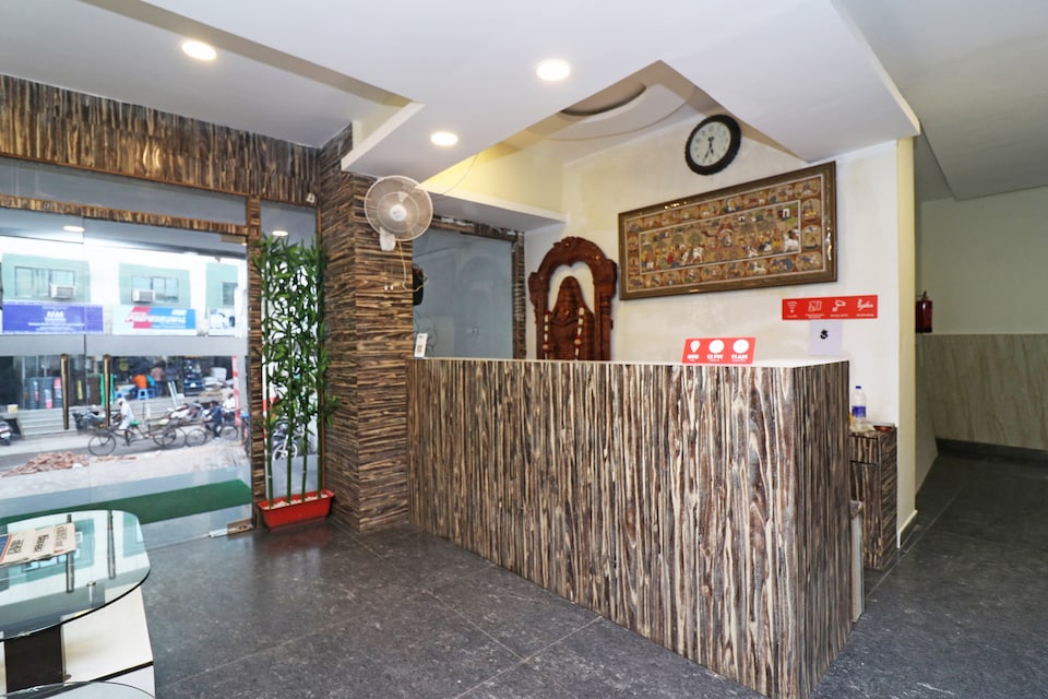 OYO Flagship 19770 Hotel Yatrik Inn, Station Road, Raipur