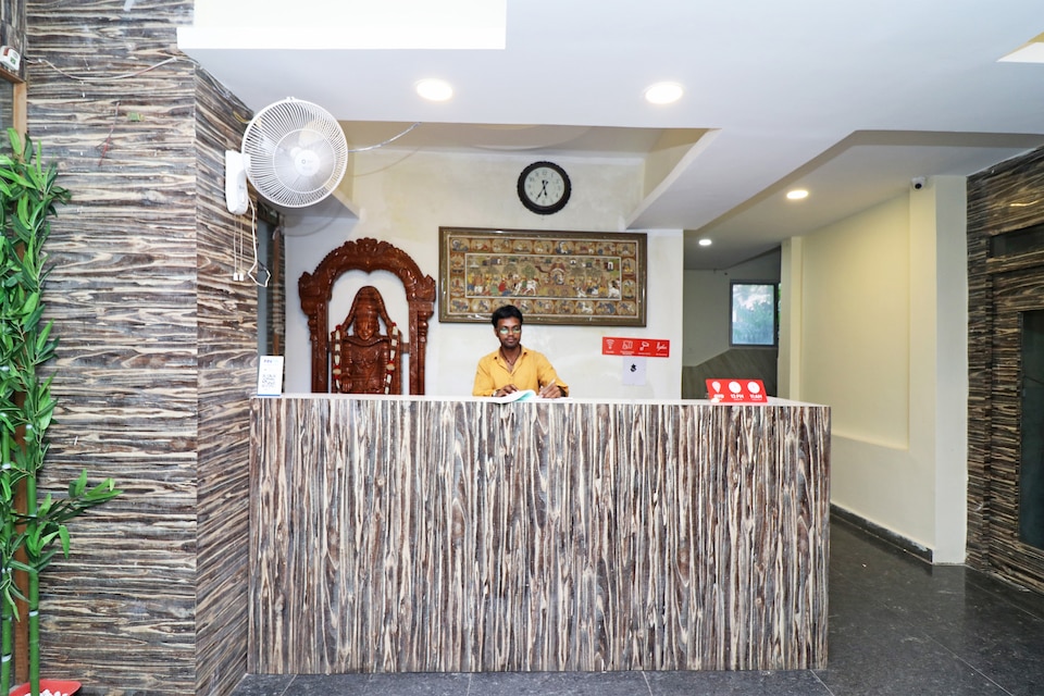 OYO Flagship 19770 Hotel Yatrik Inn, Station Road, Raipur