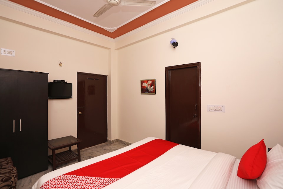 OYO Hotel Aanandan Residency, Dehradun Railway Station, Dehradun