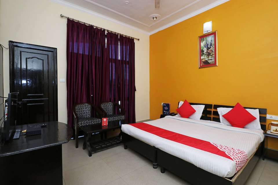 OYO 19848 Hotel Saraswati Palace, Almora, Almora