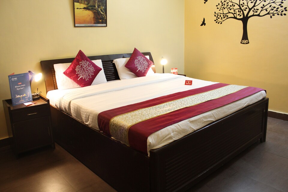 OYO Homes 100 Noida Kanchanjunga Market Sector 53, Noida City, Noida