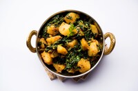 OYO Flagship 19852 Queens Castle Saver