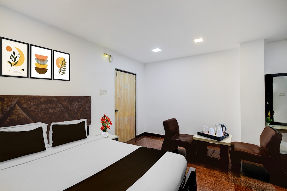 Super Townhouse Oak Q-City Techno Park, Gachibowli, हैदराबाद