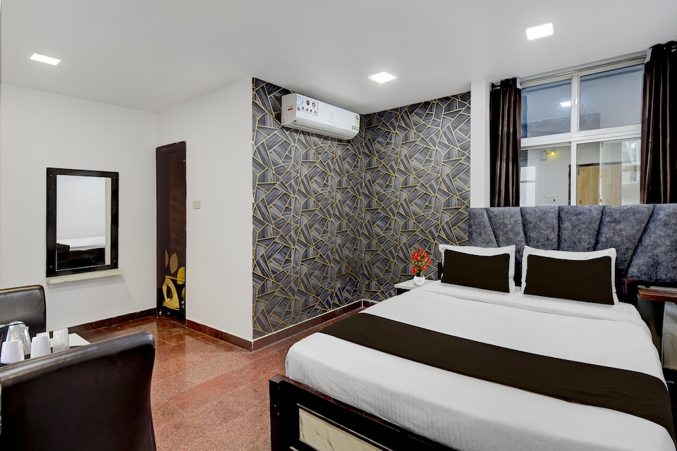 Super Townhouse Oak Q-City Techno Park, Gachibowli, हैदराबाद