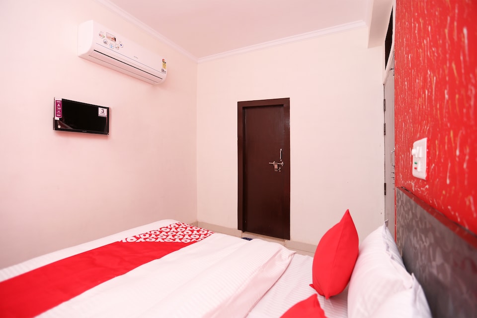 Flagship 19894 Hotel Ayan Guest House, Fatehabad Road, Agra