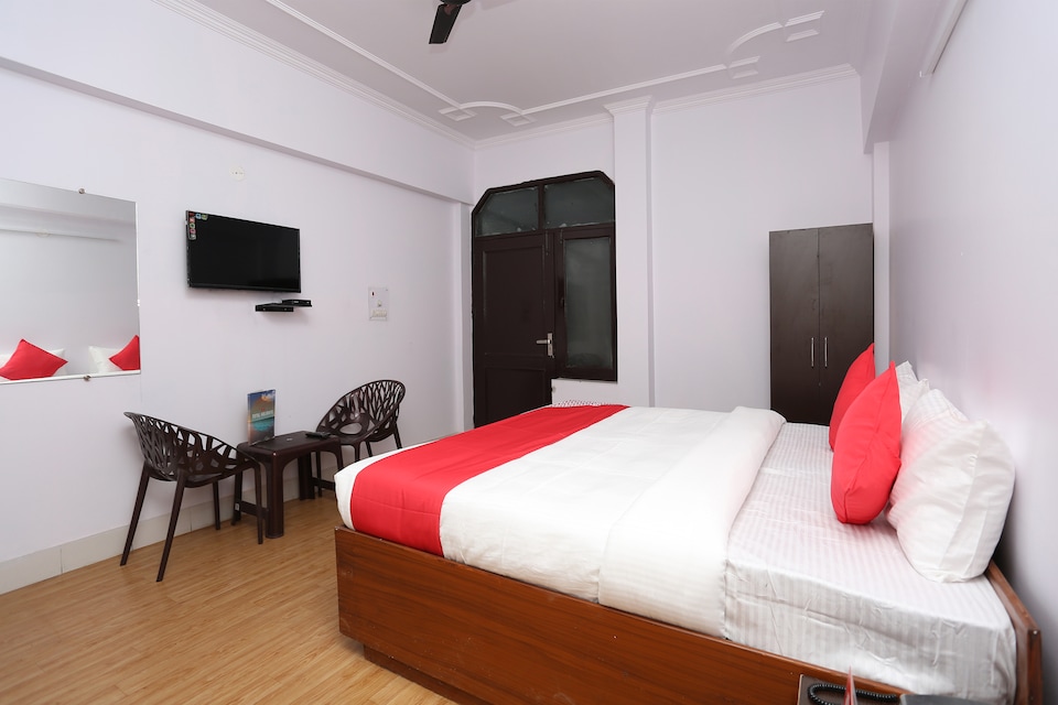 OYO 19898 Royal Paradise, Vaishali Kaushambi Metro, Ghaziabad