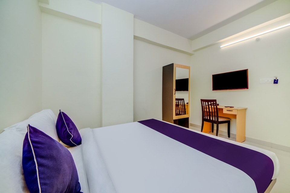 OYO SilverKey 19907 Hafeezpet, Kondapur, Hyderabad