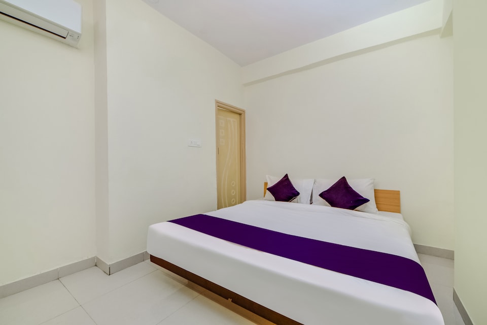 OYO SilverKey 19907 Hafeezpet, Kondapur, Hyderabad