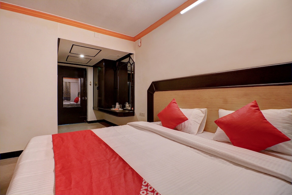 OYO Hotel Sapphire Paradise, Ooty Town, Ooty