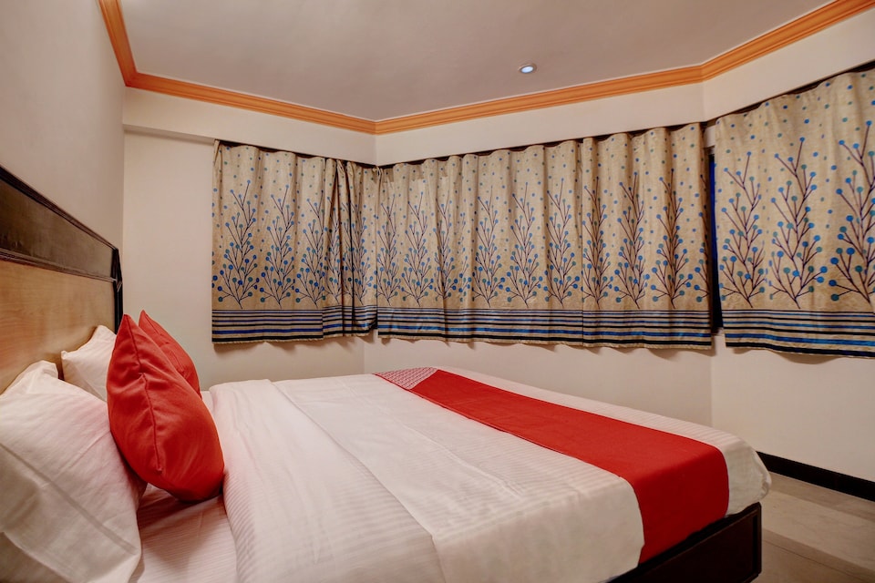 OYO Hotel Sapphire Paradise, Ooty Town, Ooty