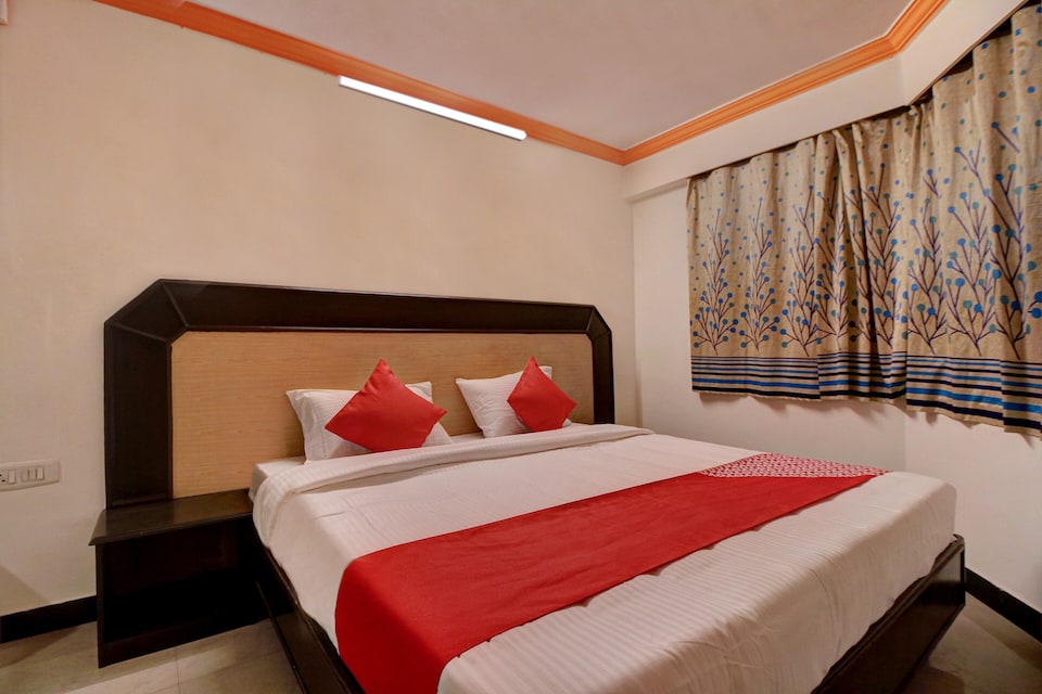 OYO Hotel Sapphire Paradise, Ooty Town, Ooty