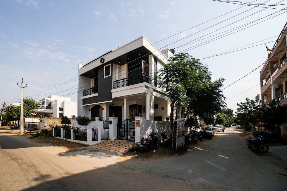 OYO Home 19921 Cosy 3BHK, Mansarovar, Jaipur