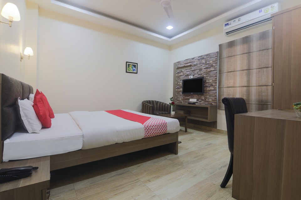 OYO 19930 Hotel Holiday Palace, Sibsagar, Sibsagar