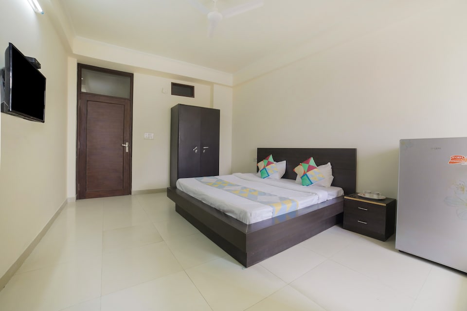 OYO Home 19933 Spacious Studio, Raja Park Jaipur, Jaipur