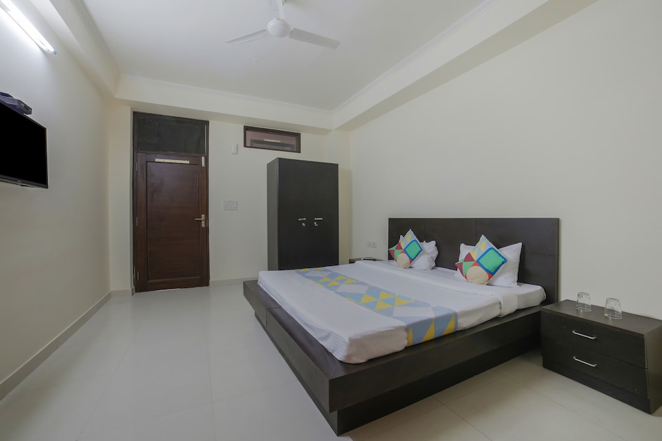 OYO Home 19933 Spacious Studio, Raja Park Jaipur, Jaipur