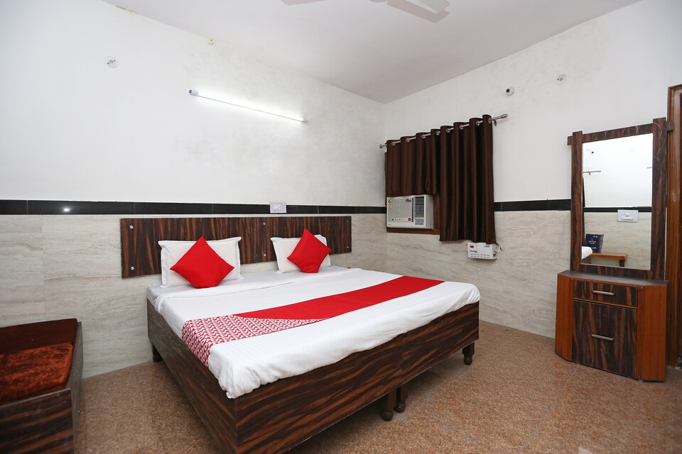 OYO 19948 Hotel Goverdhan, Corporate Complex, Agra