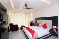 OYO Hotel Sunrise
