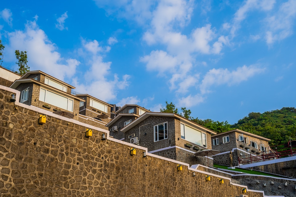 OYO 19975 Home Exotic 2BHK Lonavala Lake, Lonavala, Lonavala