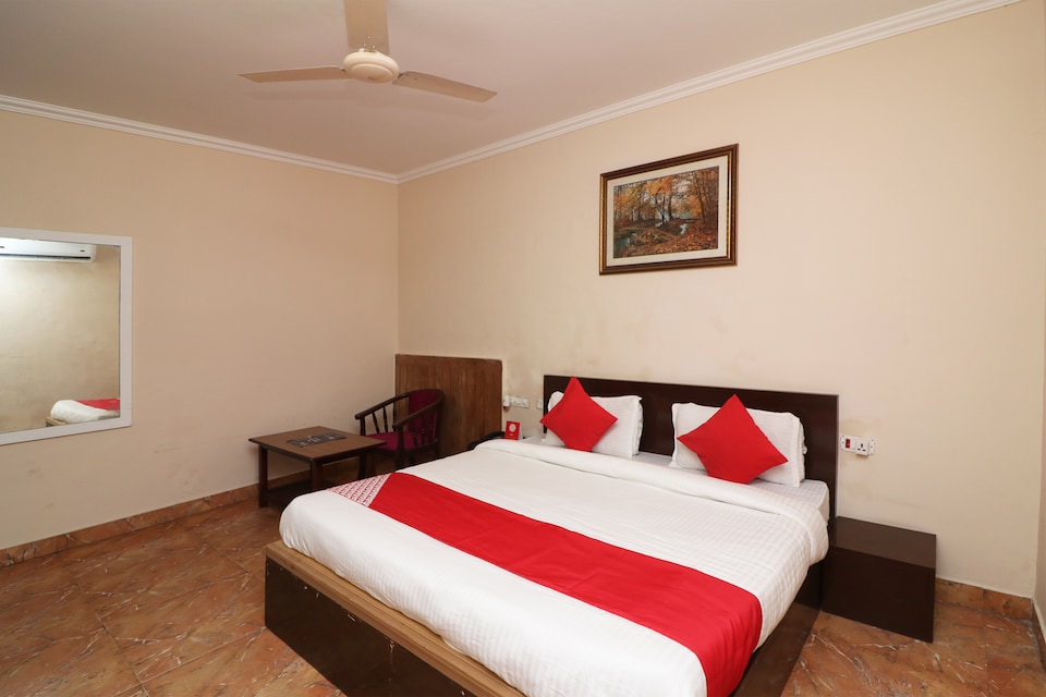 OYO Hotel Rajshri, Civil Lines, Rudrapur