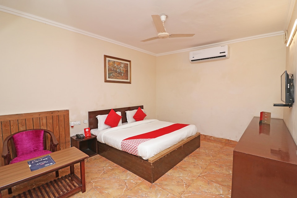 OYO Hotel Rajshri, Civil Lines, Rudrapur