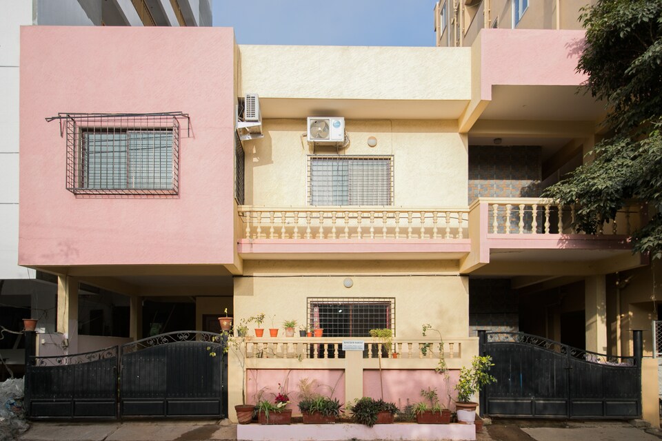 OYO 2998 Apartment Honeydew Habitat, Mathikere Bangalore, Bangalore