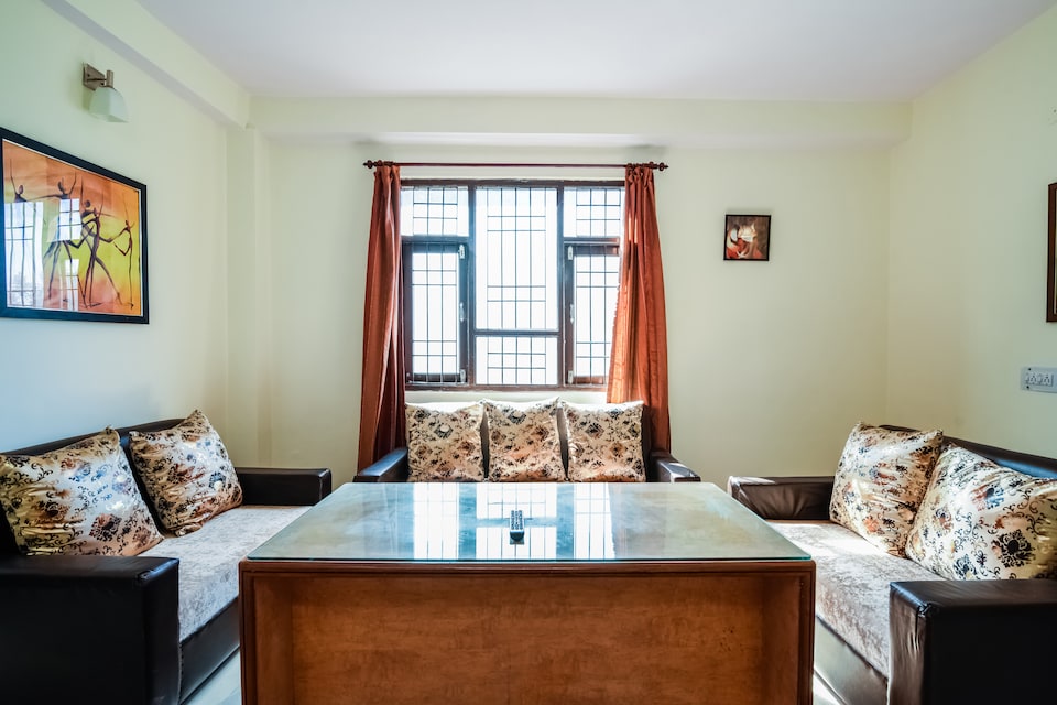 OYO Home 19992 Lavish 4BHK, Sanjauli, Shimla