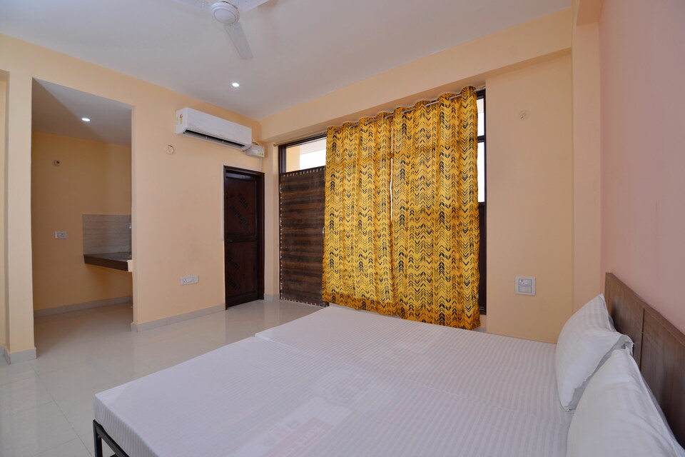 OYO LIFE GRG1078 Nr Sikanderpur Metro, DLF 4 Gurgaon, Gurgaon