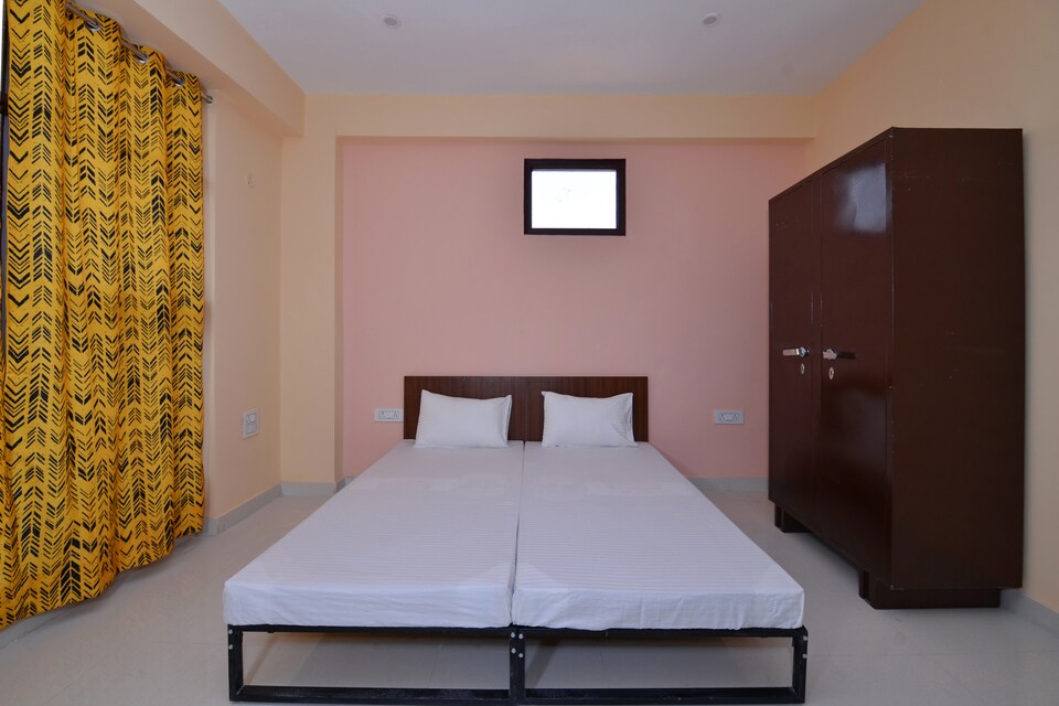 OYO LIFE GRG1078 Nr Sikanderpur Metro, DLF 4 Gurgaon, Gurgaon