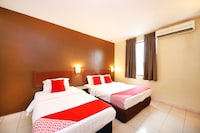 Super OYO 447 Comfort Hotel Meru