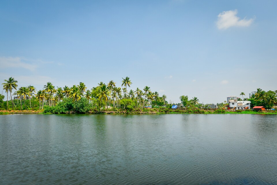 OYO Home 22045 Exotic Villa 2BHK, Vytilla Kochi, Kochi