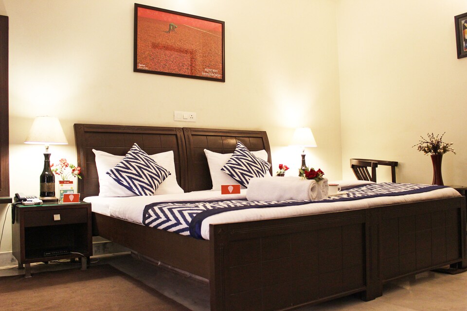 OYO Rooms 128 Behind Global Foyer, Golf Course Road, Gurgaon