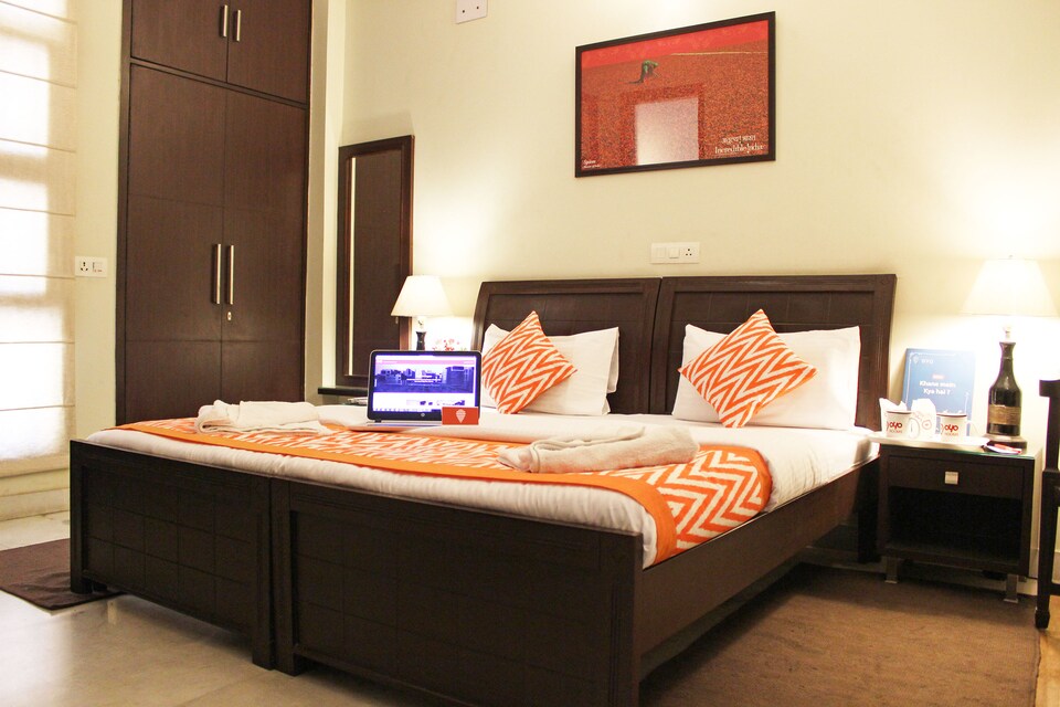 OYO Rooms 128 Behind Global Foyer, Golf Course Road, Gurgaon