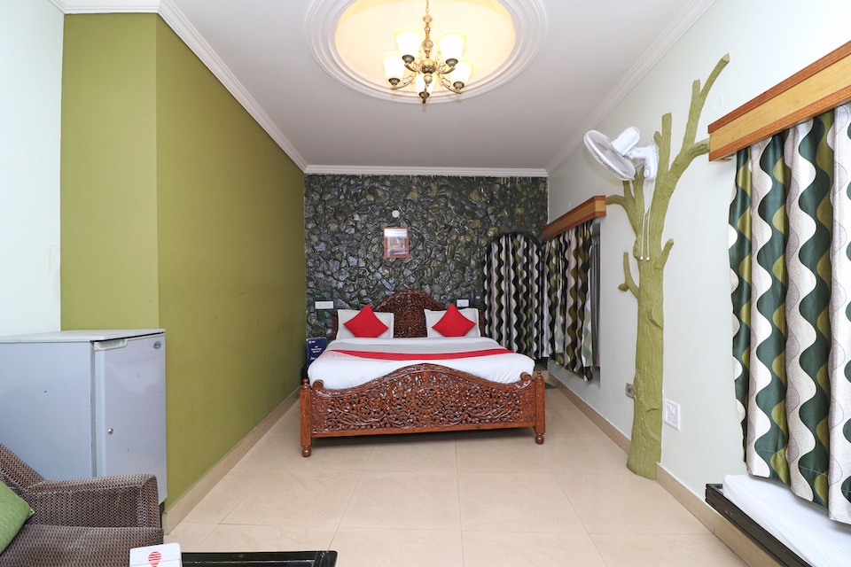 OYO 22064 Hotel Alka, Ranikhet City, Ranikhet