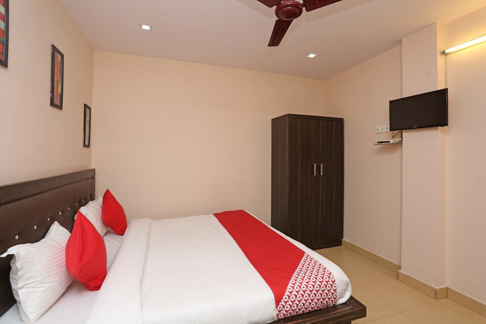 OYO 22078 Hotel Grand, Charbagh Lucknow, Lucknow