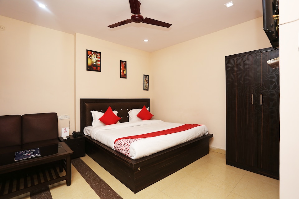 OYO 22078 Hotel Grand, Charbagh Lucknow, Lucknow