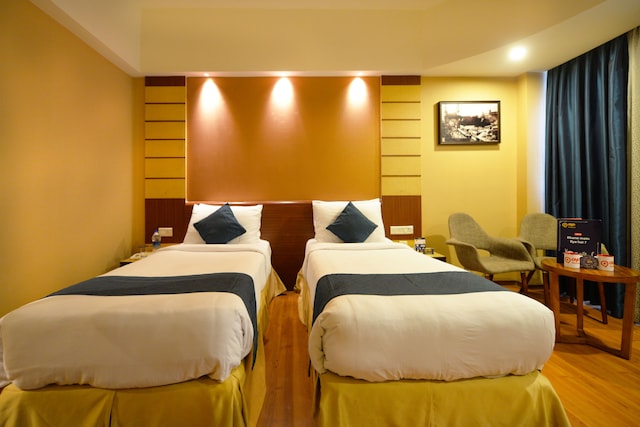 OYO The Plaza Near Lumbini Park