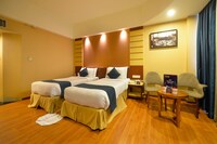 OYO The Plaza Near Lumbini Park