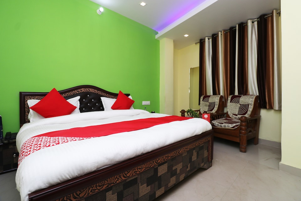 OYO 22084 वीनयक रेजीडेंसी, Golghar, गोरखपुर